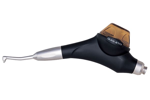 先進機器のエアフローによる歯のクリーニング